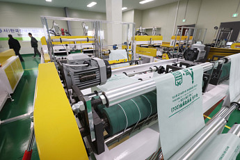 종량제봉투 수급불안 정면돌파…정부, 재생원료 확대 승부수