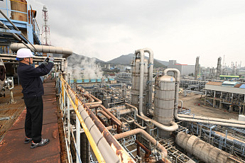 금융당국, 나프타 수급 불안 대응…금융권 L/C 한도 긴급 확대