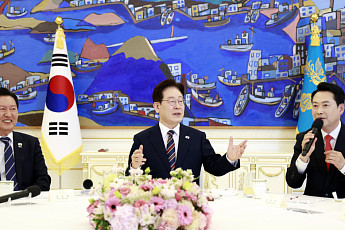 청와대 오찬서 여야 충돌…장동혁 “현금성 추경”vs정청래 “골든타임 중요”