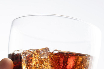 “콜라 500㎖ 150원 더 붙는다”…가당음료 ‘설탕세’ 도입 논의 본격화