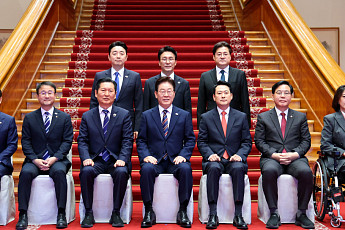 與 “여야정협의체, 현안 이견 있었지만 민생 소통 공감대”