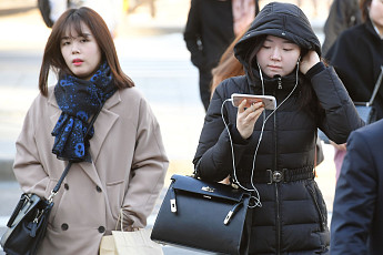 출근길 0도 ‘쌀쌀’...15도 안팎 큰 일교차 [날씨]