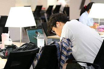 “주말 6시간이 갈랐다”…1등급 47% vs 5등급 9%, 성적 격차 ‘주말’