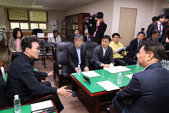 아스콘 공장 찾은 김민석 