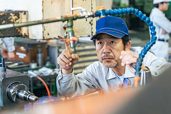 日 시니어 구인 2년 3개월 새 7배 증가 “70대도 오세요”