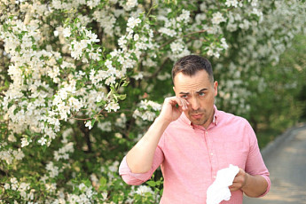 봄철 눈 가려움·충혈 반복된다면…알레르기 결막염 의심 [e건강~쏙]