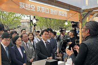 전주서 막 올린 4월 동행축제…한성숙 “가치소비로 힘 보태달라” [봄날의 동행축제]