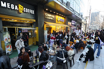 한식‧커피 가맹점 매출 증가...술집 수는 늘었지만 매출은 줄어