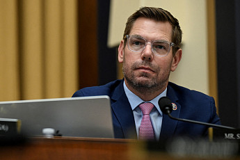 ‘캘리포니아 주지사 유력 후보’ 스월웰 美 민주당 의원, 성폭행 의혹 확산