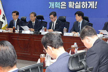 당정 “자동차 보험료율 인하 협의…다음주 발표”