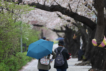 [내일 날씨] 낮엔 28도까지 오르지만 큰 일교차…제주·남해안 비