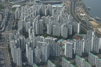 대출 더 조이는데 왜 오르나⋯서울 외곽 집값 떠받친 '전월세난'