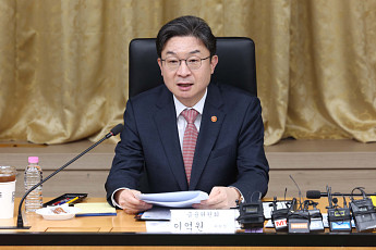 99조 원 '정책 추경' 효과... 금융당국, 은행·보험 자본 빗장 푼다