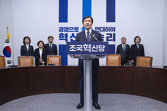 조국, 평택을 출마 승부수…與 연대 변수 속 민주당 셈법 촉각