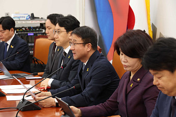 與 한병도 “세월호 참사 악순환 끊을 것…생명안전기본법 신속 처리”