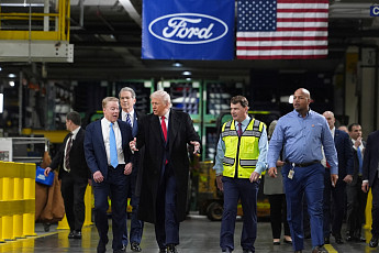 트럼프, 자동차 등 제조사에 무기 제조 협력 요청 [美 전시경제 시동 ①]