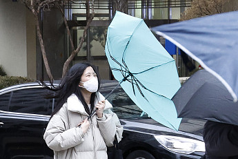 전국 흐리고 남부·제주 '비'…중부는 건조 [날씨]