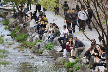 아침 흐리고 비, 낮엔 더워져...미세먼지 ‘보통’ [날씨]