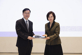 서울대미술관 20주년 기념식…홍라희 리움미술관 명예관장에 감사패