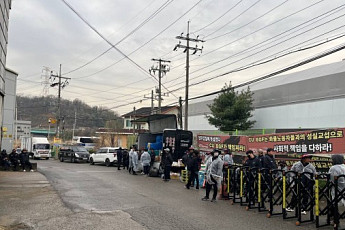 [단독]화물연대, 물류센터 이어 생산라인까지 봉쇄…‘CU 간편식’ 공급 올스톱