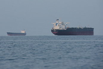 호르무즈, 혼란의 도가니…이란 재봉쇄 속 선박 피격