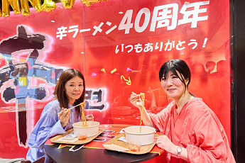 마흔살 농심 신라면, 즉석라면 종주국 일본 울린 ‘매운맛’(르포)[신라면 40년, 日열도를 끓이다]