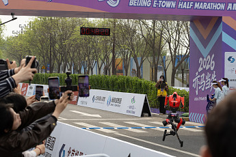 중국 로봇, 하프마라톤 인간 신기록 추월