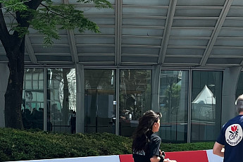 AI 웨어러블 ‘하이퍼쉘’ 착용하니 123층 가뿐’…’스카이런‘ 32분 완주[해보니]