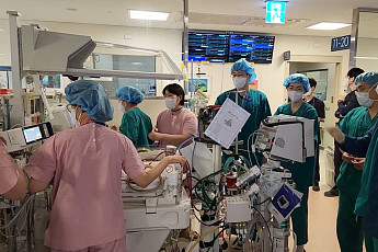 서울아산병원, 선천성 폐기형 신생아 에크모 달고 수술 성공