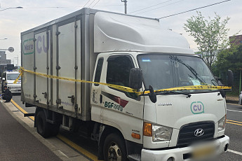 [속보] 진주 집회 사망사고 뒤…화물연대 차량, 경찰 바리케이드 돌진