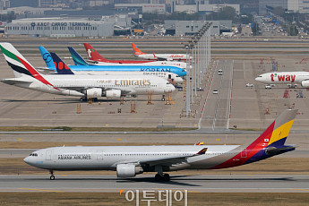 고유가·전쟁에 항공편 중단 속출…해외 여행객 ‘무방비 피해’ 어쩌나