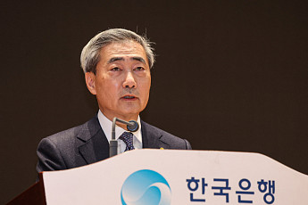 우여곡절 속 신현송 한은 총재 취임⋯