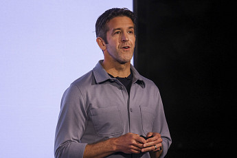 ‘하드웨어통’ 터너스, 출격…뒤처진 AI 만회할까 [애플 리더십 대전환 ②]