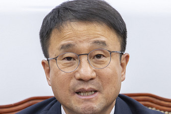 한병도 사퇴로 與 원내대표 선거 시동…연임 도전 변수 부상