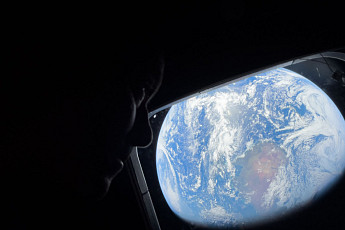 56번째 지구의 날, '전기 블랙홀' AI가 던진 친환경의 역설 [이슈크래커]