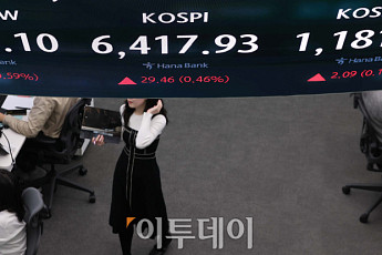 코스피 6400선 돌파... 하루 만에 최고치 경신 [포토]