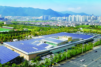 140억 원 채권 묶인 우리마트, ‘5+3년’ 계약 구조가 위기 키웠나?