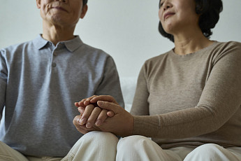 치매 환자 재산 노린다…'치매머니' 국가가 맡는 이유