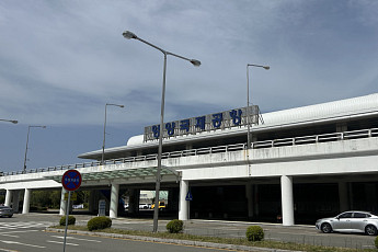 한낮에도 컴컴…국제선 셔터 내린 '양양국제공항' [르포] [국민 위한 하늘길 다시 짜자③]