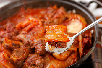 '2TV 생생정보' 오늘방송맛집- 묵은지 최강자는? 고등어조림 vs 돼지갈비찜 맛집