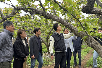 배 등 저온 피해ㆍ 원자재 급등 농가 호소...순천시 현장점검 나서