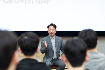 엔씨 김택진 대표, “AI 시대 경쟁력은 통찰력”…CEO와의 대화
