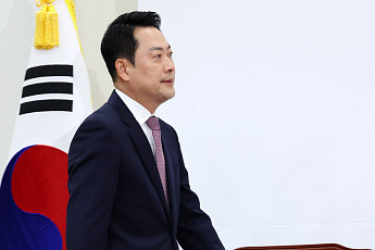 창당 이후 ‘최저’ 지지율 국민의힘, 지도부 책임론 부상