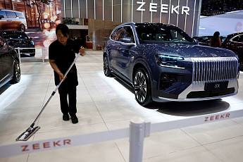 지리차 ‘지커’, 베이징 모터쇼서 존재감…AI·하이브리드·럭셔리 3축 전략 [베이징 모터쇼]