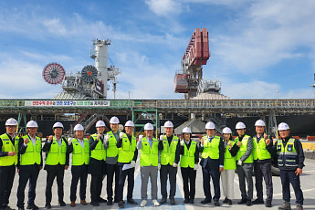 사료값 불안에 군산항 찾은 정부…1150억원 투입해 축산농가 부담 낮춘다