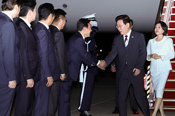 [상보]이재명 대통령, 5박 6일 일정 인도·베트남 순방 마치고 귀국
