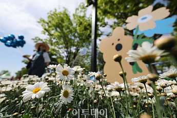 '꽃, 시간을 물들이다'... 2026 고양국제꽃박람회 첫 주말 [포토]
