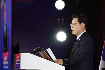 이 대통령 “한반도 평화공존 정책 흔들림없이 추진…북측 호응 기대”
