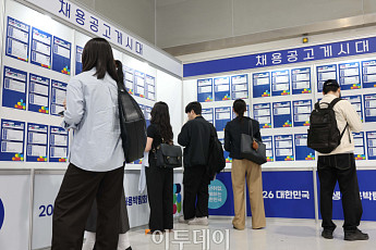 '월 60만원' 청년 구직촉진수당 확대...대기업 직업훈련 'K-뉴딜' 1만명 신설