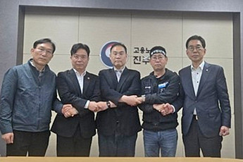 화물연대-BGF로지스, 새벽 극적 ‘잠정 합의’…노동부 진주지청서 조인식 예정